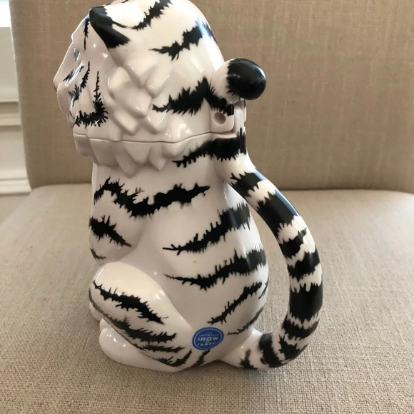 Greatest Show on Earth White Tiger Flip Top Mug - Picture 2 of 8